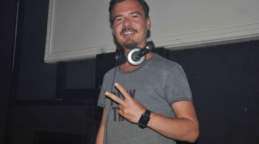 Erdem Kınay Ve Merve &Ouml;zbey &Ouml;l&uuml;deniz&rsquo;i Salladı