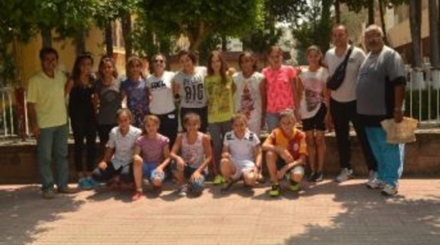 Tff &Uuml;lker Futbol K&ouml;y&uuml;&rsquo;ne 11 Kız Sporcu