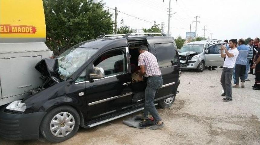 Kulu&rsquo;da &Uuml;&ccedil; Ara&ccedil;lı Trafik Kazası: 4 Yaralı