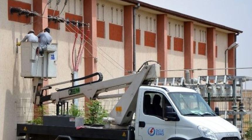 Dicle Edaş Ekipleri 55 Derece Sıcakta &Ccedil;alışıyor