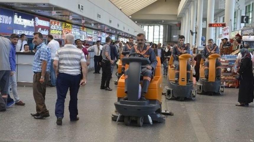 Aşti, Her G&uuml;n Sıcak Suyla Yıkanıyor