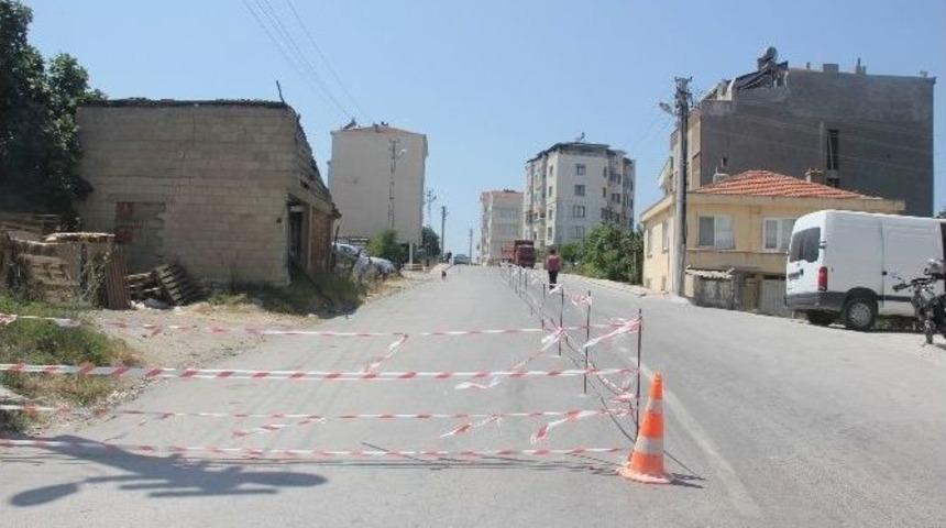Hukuk M&uuml;cadelesini Kazanan Vatandaş 31 Yıl Sonra Caddeyi Trafiğe Kapattı