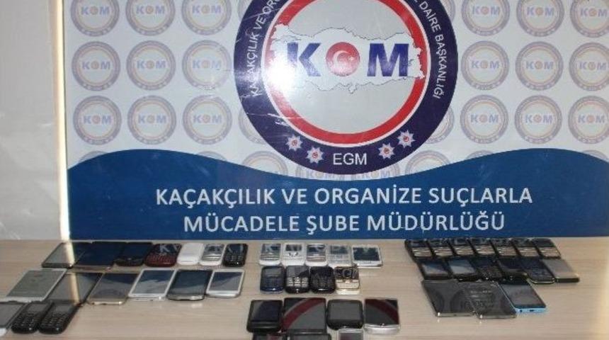 Elazığ&rsquo;da 48 Adet Ka&ccedil;ak Cep Telefonu Ele Ge&ccedil;irildi