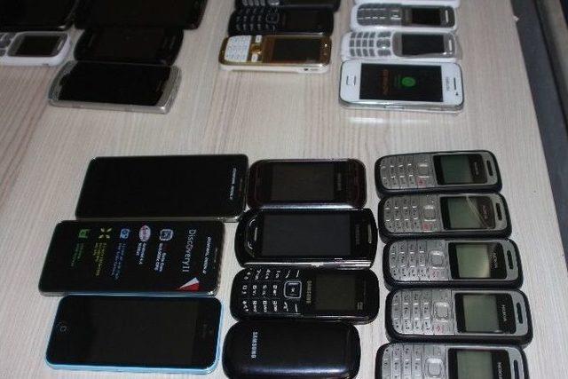 Elazığ’da 48 Adet Kaçak Cep Telefonu Ele Geçirildi