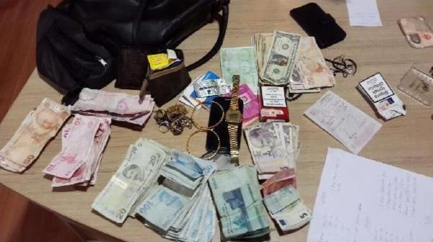 Sapanca'da Ara&ccedil;ları Soyanlar, İzmit'te Yakalandı