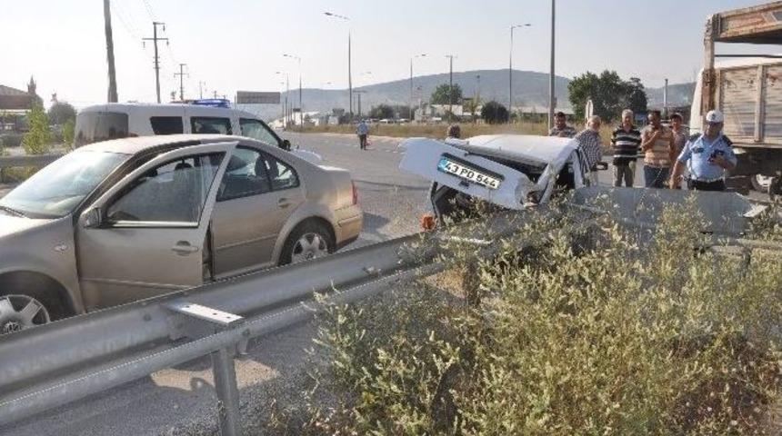 Boz&uuml;y&uuml;k&rsquo;te Trafik Kazası, 2 Yaralı