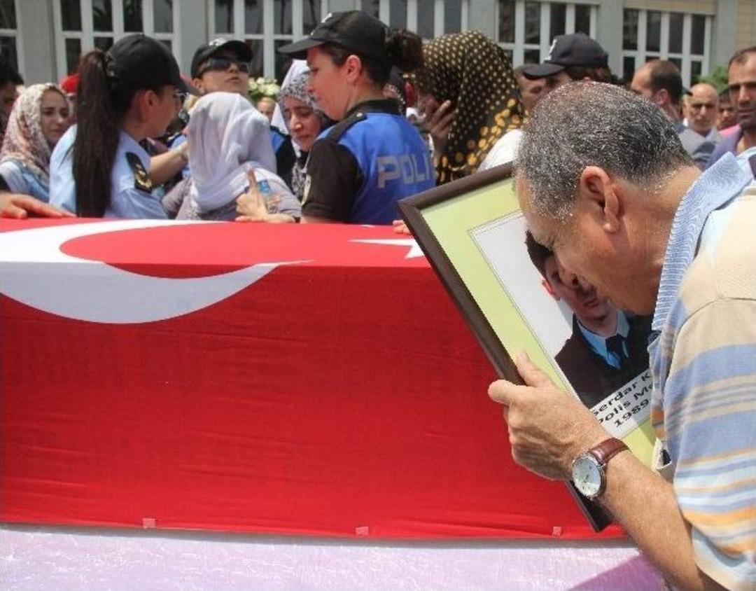 Şehit Polisler G&ouml;zyaşlarıyla Uğurlandı