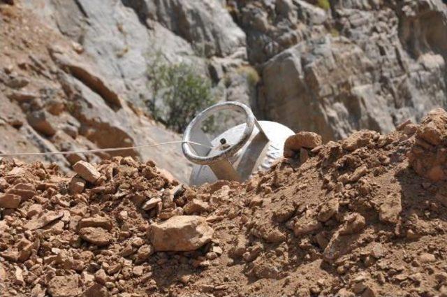 Pkk'lıların Hendek Kazdığı Hakkari-Çukurca Yolu Hala Kapalı(2)