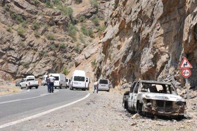 Pkk'lıların Hendek Kazdığı Hakkari-Çukurca Yolu Hala Kapalı(2)