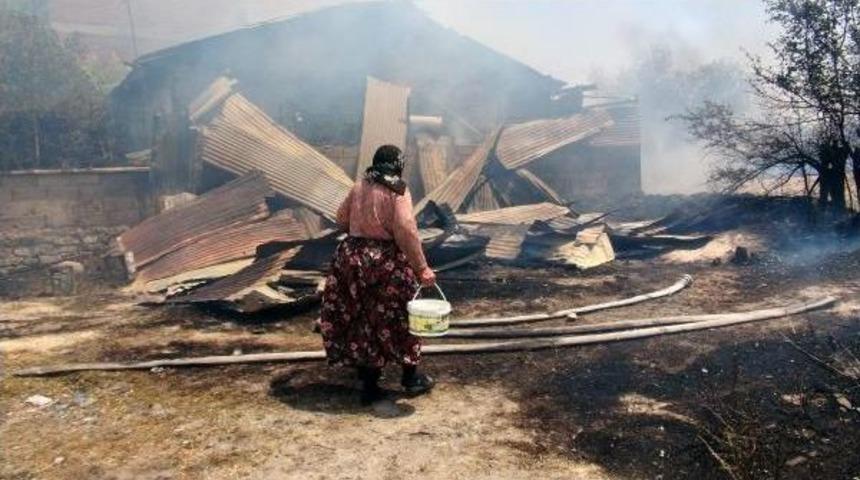 Elazığ'da Eş Zamanlı Esrarengiz Yangınlar Panik Yarattı