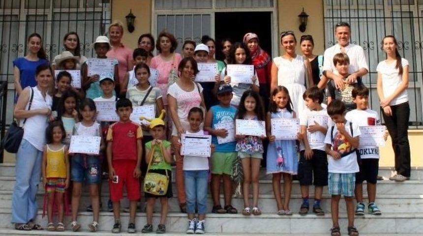 K&uuml;lt&uuml;r Merkezi &Ouml;ğrencilerine Katılım Belgeleri Verildi