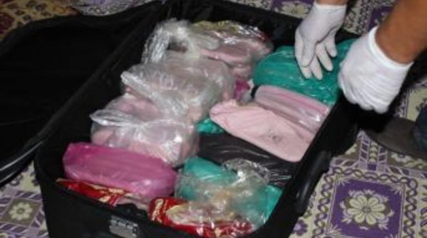 Gaziantep&rsquo;te Suriye Uyruklu Kadının Evinden 24 Kilo Esrar &Ccedil;ıktı