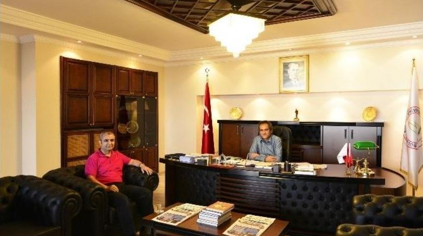 Basın İlan Kurumu M&uuml;d&uuml;r&uuml; Akoğlu&rsquo;ndan, Rekt&ouml;r &Ouml;zer&rsquo;e Ziyaret