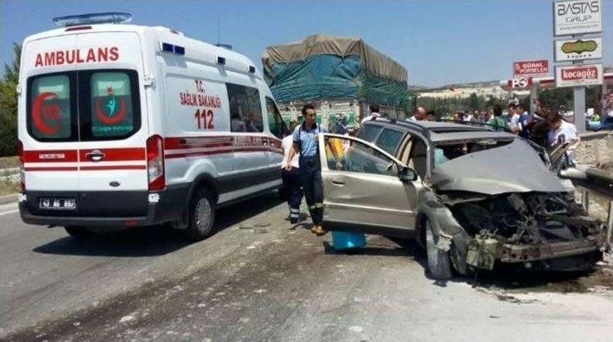 K&uuml;tahya&rsquo;da Zincirleme Trafik Kazası: 3 Yaralı
