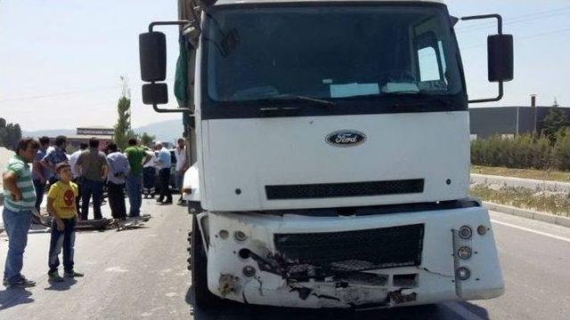 Kütahya’da Zincirleme Trafik Kazası: 3 Yaralı