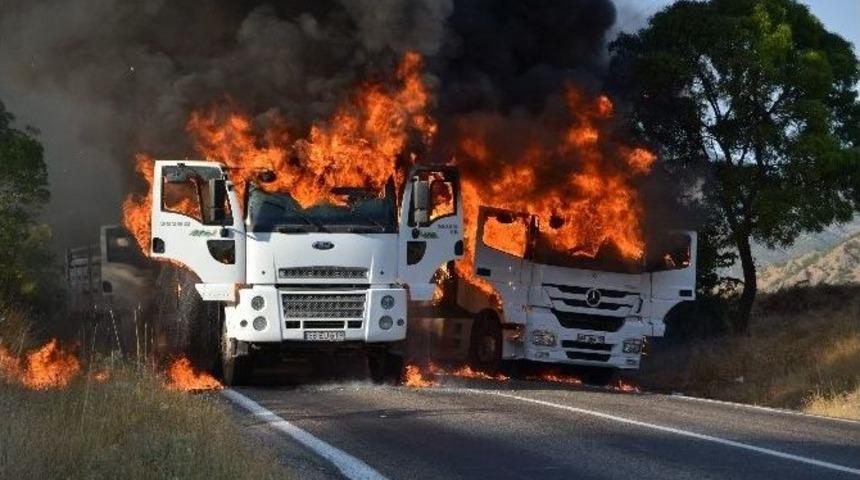 Tunceli&rsquo;de Pkk&rsquo;lı Bir Grup Yol Kesip Ara&ccedil; Yaktı