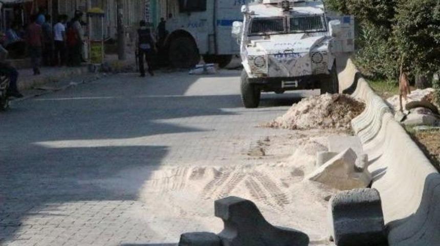 Mardin'de Yol Kesen Pkk'lılara Polis M&uuml;dahale Etti