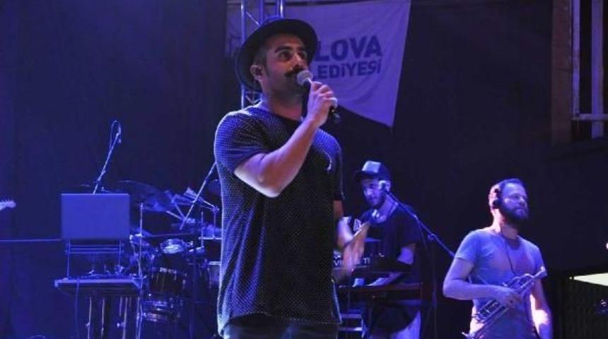 G&ouml;khan T&uuml;rkmen Şarkılarıyla B&uuml;y&uuml;ledi