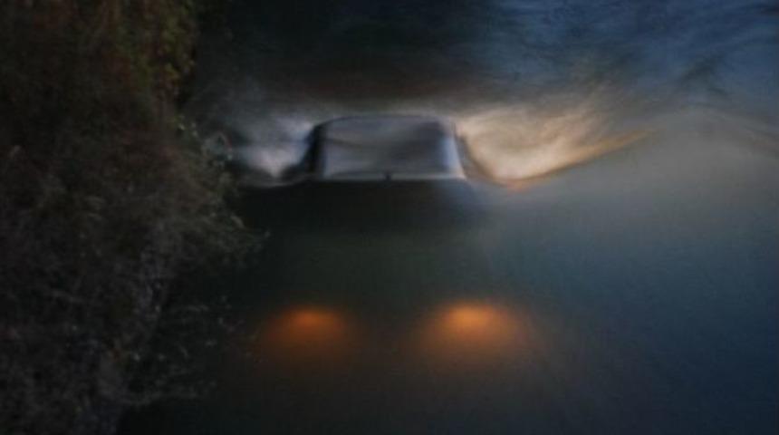 Sulama Kanalına U&ccedil;an Otomobilden Yara Almadan Kurtuldular