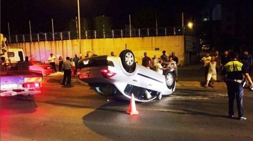 Takla Atan Otomobildeki 2 Kişi Yaralandı