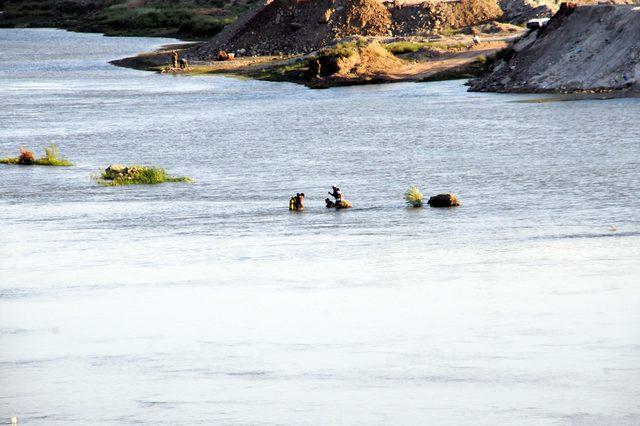 Cizre'de Dicle Nehri'ne giren 2 işçi kayboldu