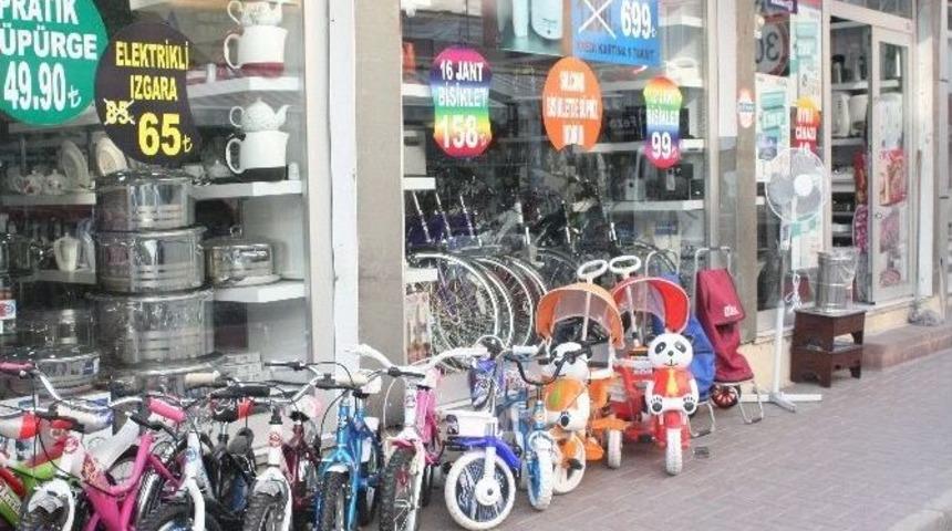 Bisiklet Hırsızı G&uuml;venlik Kamerasına Yakalandı