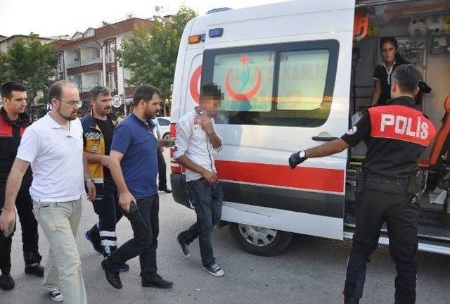 Otob&uuml;s Şof&ouml;r&uuml; Kitap Satan Genci Bı&ccedil;akladı 2