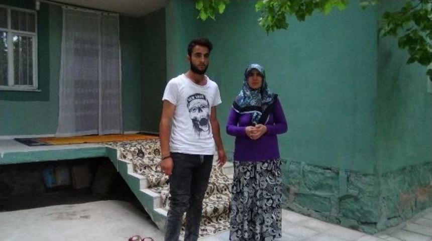 Kimliğini Kaybeden Kadını Kendilerini Polis Olarak Tanıtıp Dolandırdılar