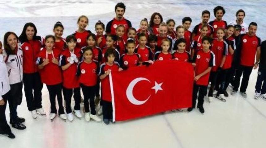 Milli Takımdan Bayraklı Şov