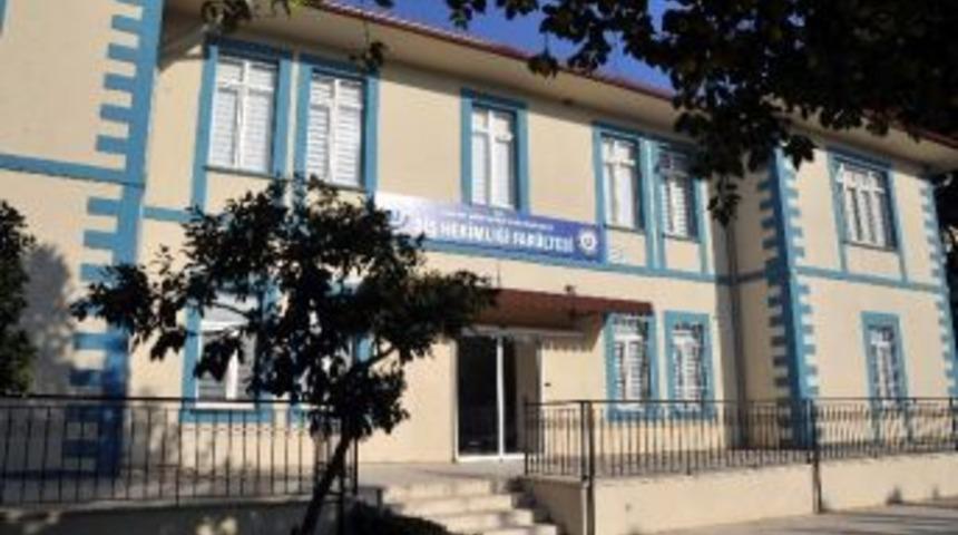 Ad&uuml; Diş Hekimlerinin T&uuml;bitak Başarı