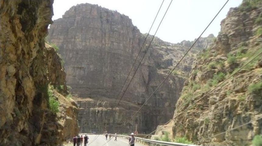 Hakkari-çukurca Karayolundaki Tuzaklar İçin Çalışma Başlatıldı