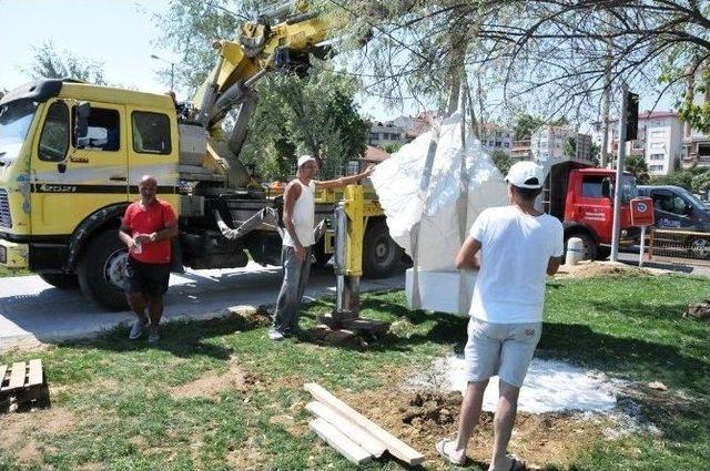 Süleymanpaşa’da Heykeller Kentteki Yerlerini Alıyor