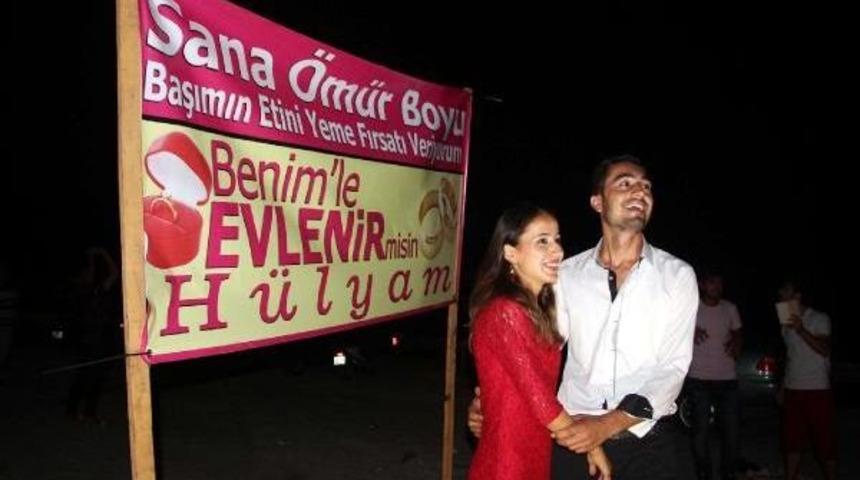 Havai Fişekli S&uuml;rpriz Evlilik Teklifi