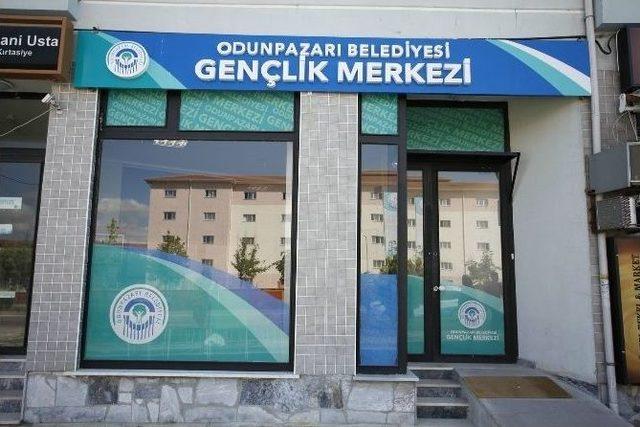 Öğrencilere Güler Yüzlü Karşılama