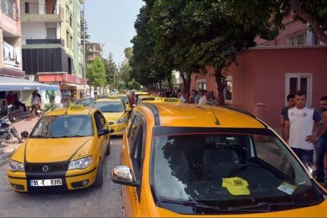 Taksicinin Boğazını Kesip, Parasını Gasp Ettiler