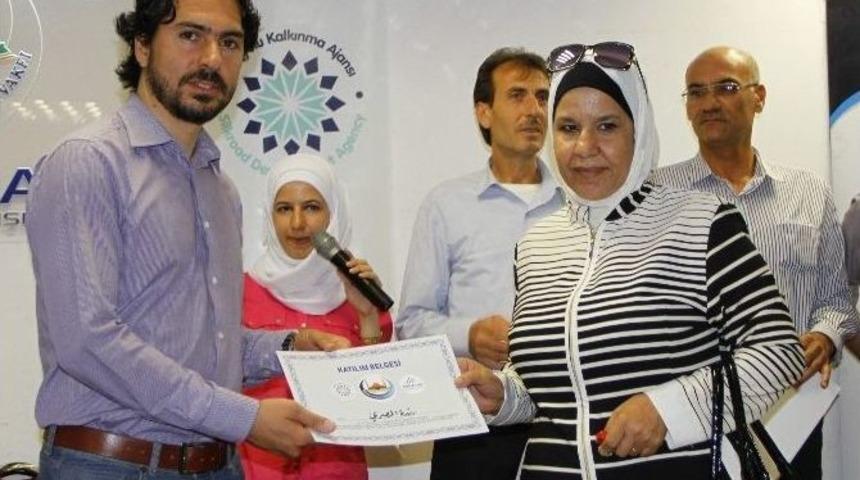 Suriyeli &Ouml;ğretmenlere Eğitim Seminerleri