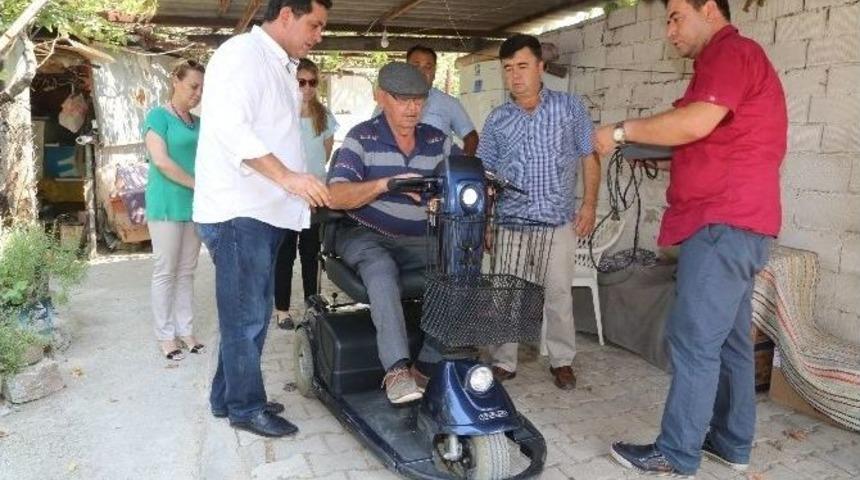 Engelli Vatandaşlara Destek S&uuml;r&uuml;yor