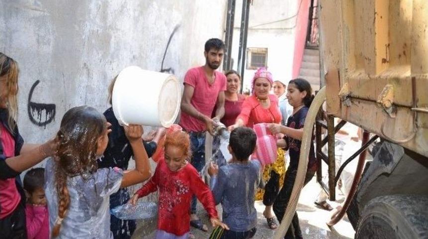 Mahalle Sakinlerinden Su Eylemi