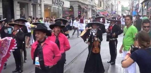 İstiklal Caddesi Rengarenk