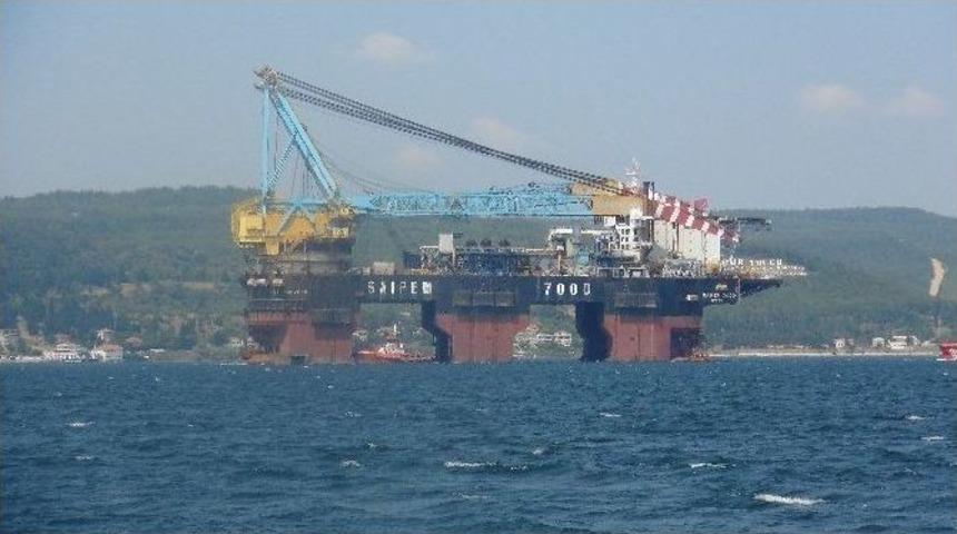 Dev Platform &Ccedil;anakkale Boğazından Ge&ccedil;ti