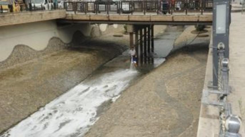 B&uuml;lb&uuml;l Deresi&rsquo;nde Temizlik Başladı