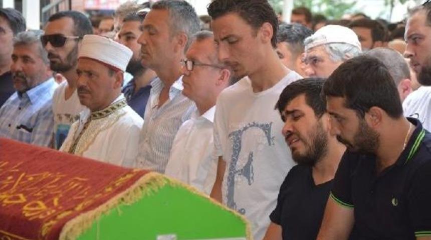 Makedonya&rsquo;Da &Ouml;ld&uuml;r&uuml;len Anne Ile Oğlu Bursa&rsquo;Da Toprağa Verildi