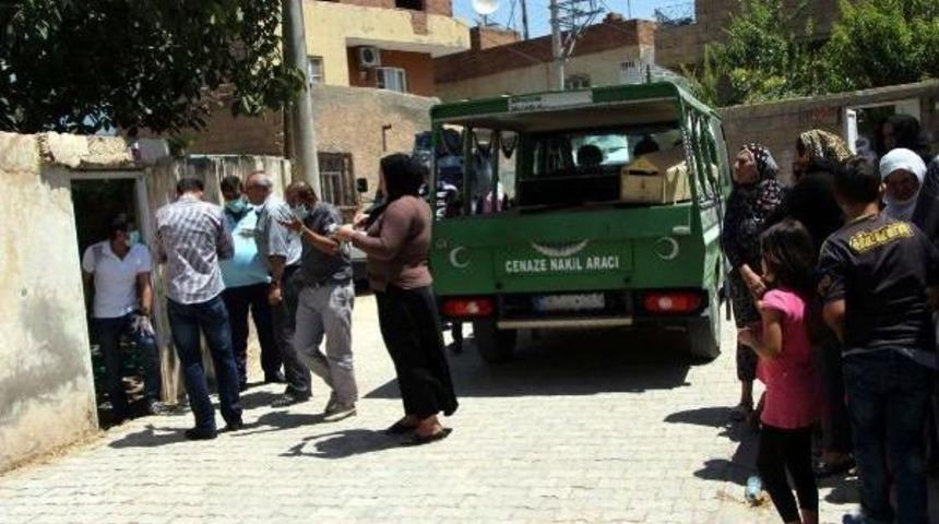 Muhtar Yaşlı Adamı Evde &Ouml;l&uuml; Buldu