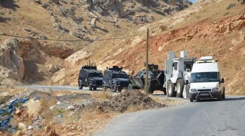 Silvan'da Baraj Inşaatı Yoluna Konan Piknik T&uuml;pl&uuml; Bomba Imha Edildi