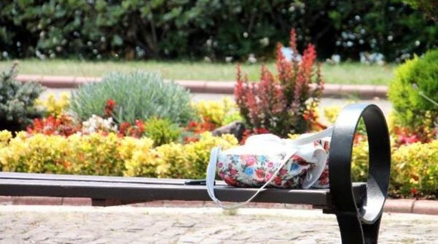 Sahilde Unutulan &Ccedil;anta Bomba Paniğine Yol A&ccedil;tı