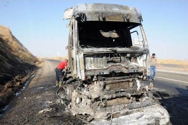 Kaza Yapan Beton Mikseri, Tamire Götürülürken De Alev Aldı