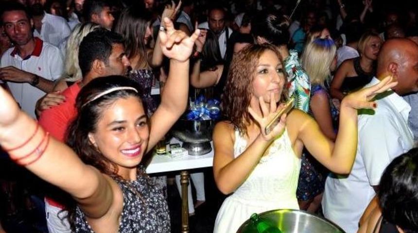 Hakan Altun'dan Bodrum'da Keyifli Konser