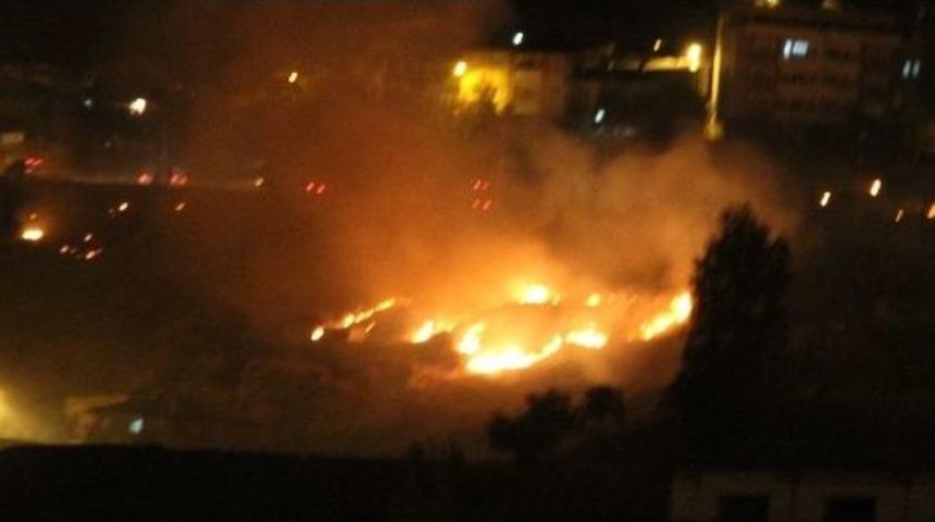 Yola Barikat Kuran Gruba Polis M&uuml;dahale Etti