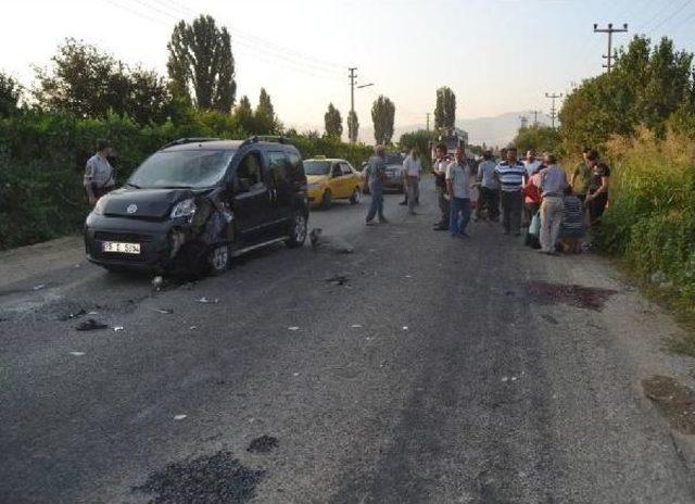 Motosiklet Otomobille &Ccedil;arpıştı: 1 &Ouml;l&uuml; 1