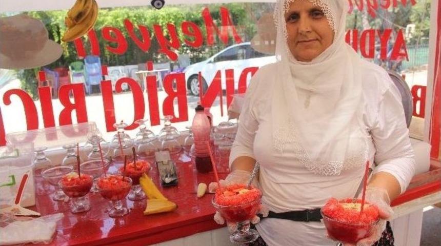 (&ouml;zel Haber) Adanalılar Bunaltıcı Sıcakta Soğuk Tatlıyla Serinliyor